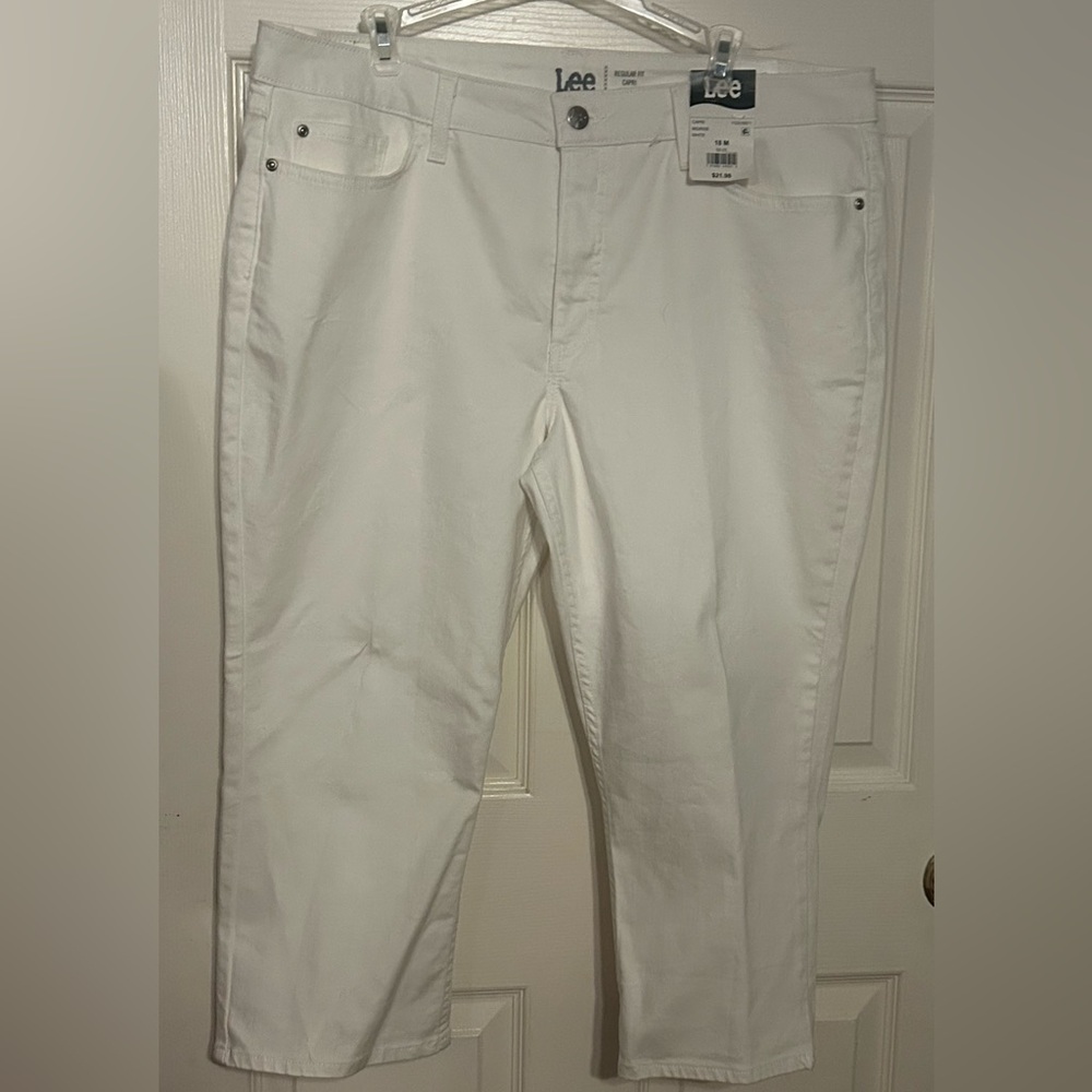 Lee size 18 white capri pants